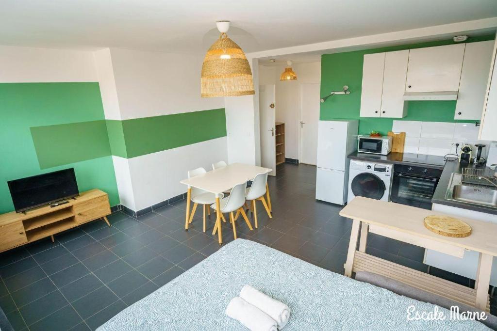Escale-Marne Fr - 202 - Free Parking - Free Luggage Storage - All Equipped - Linen Included - Washing Machine - 10Mn Walk Metro 8 - Rer A - Panoramic View - From 1 To 14 Guests Maisons-Alfort Kamer foto