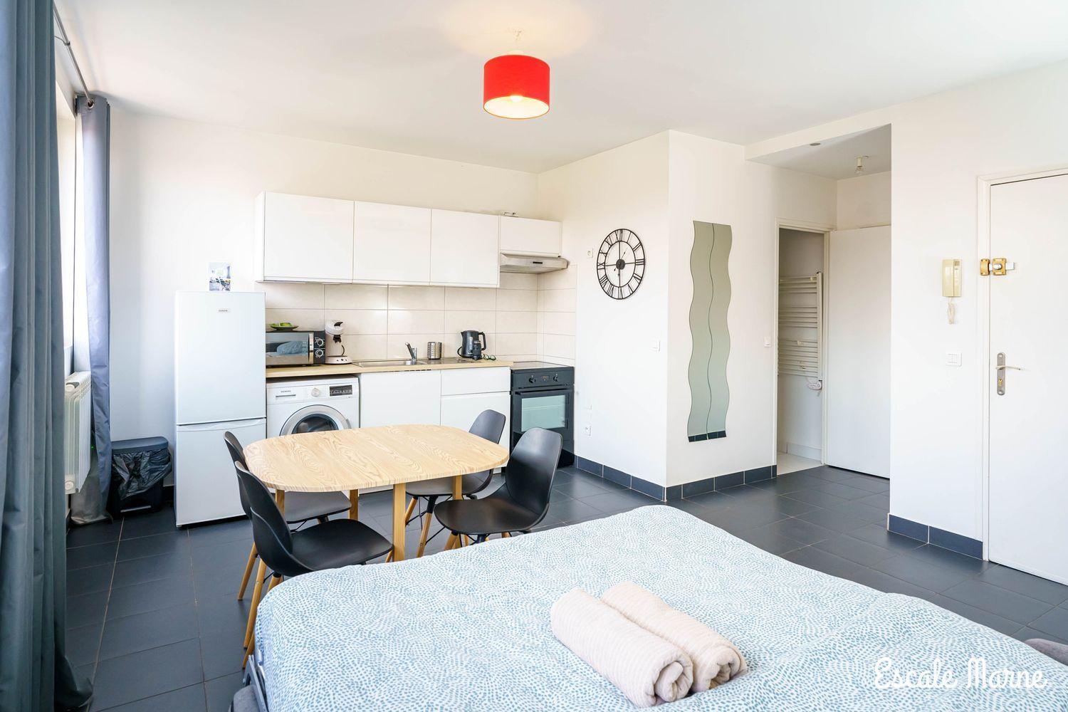 Escale-Marne Fr - 202 - Free Parking - Free Luggage Storage - All Equipped - Linen Included - Washing Machine - 10Mn Walk Metro 8 - Rer A - Panoramic View - From 1 To 14 Guests Maisons-Alfort Kamer foto